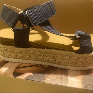 Blue size 7 woman flat form sandals straps with ankle strap